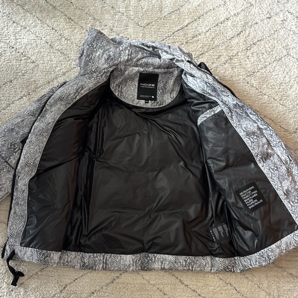 NWOT Noize Snakeskin Print Cruelty Free Puffer Coat Small - Picture 6 of 8